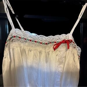 Chic Lace-Trimmed Cream Chemise with Red Bow